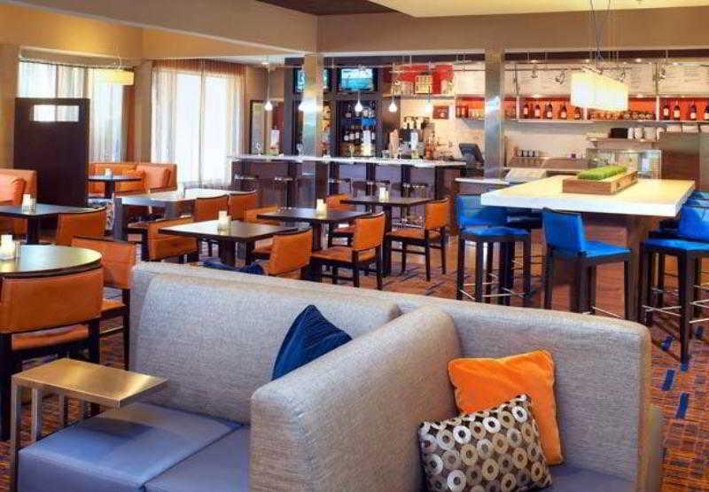 Courtyard Columbus Worthington Hotel Restoran gambar